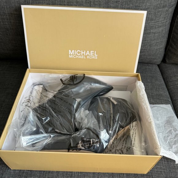 Never Worn Still in box Black Leather Booties size 10 - Picture 4 of 5